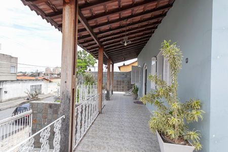 Casa à venda com 240m², 3 quartos e 4 vagasVaranda