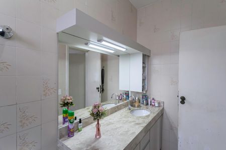 Casa à venda com 240m², 3 quartos e 4 vagasBanheiro da suíte 