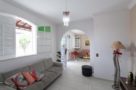 Casa à venda com 240m², 3 quartos e 4 vagasSala 1