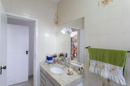 Casa à venda com 240m², 3 quartos e 4 vagasBanheiro social 