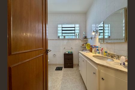 Casa para alugar com 188m², 3 quartos e 2 vagasBanheiro Social 