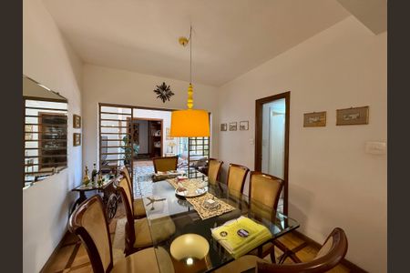 Casa para alugar com 188m², 3 quartos e 2 vagasSala 