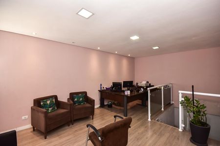 Casa à venda com 320m², 3 quartos e 2 vagasEscritório