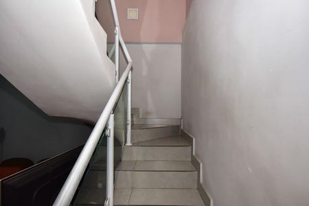 Casa à venda com 320m², 3 quartos e 2 vagasEscada