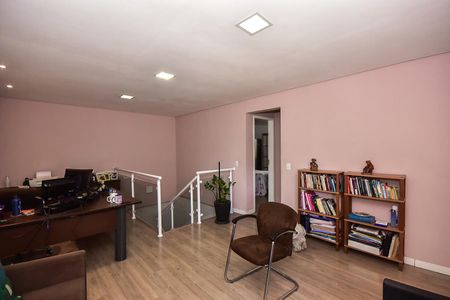 Casa à venda com 320m², 3 quartos e 2 vagasEscritório