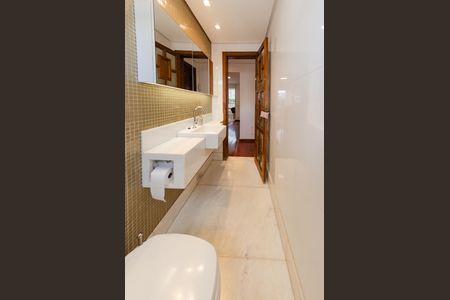 Apartamento à venda com 260m², 5 quartos e 3 vagasBanheiro social