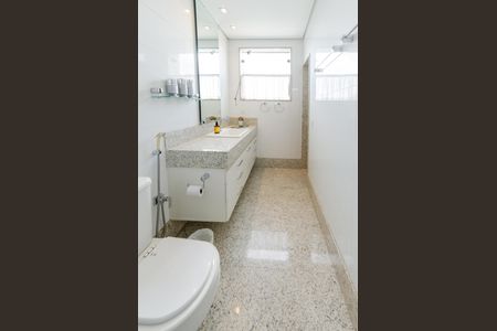 Apartamento à venda com 260m², 5 quartos e 3 vagasBanheiro suíte 2