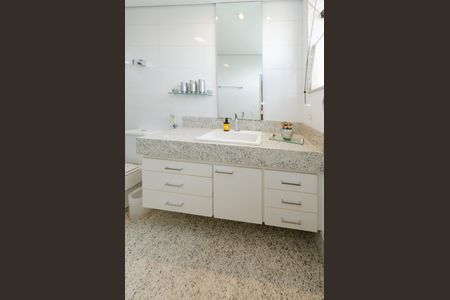 Apartamento à venda com 260m², 5 quartos e 3 vagasBanheiro suíte 2