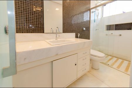 Apartamento à venda com 260m², 5 quartos e 3 vagasBanheiro suíte 1