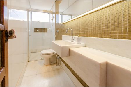 Apartamento à venda com 260m², 5 quartos e 3 vagasBanheiro social