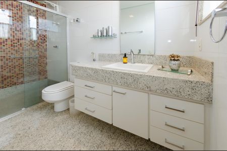 Apartamento à venda com 260m², 5 quartos e 3 vagasBanheiro suíte 2