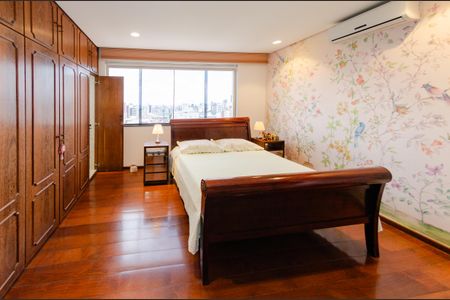 Apartamento à venda com 260m², 5 quartos e 3 vagasSuíte 2