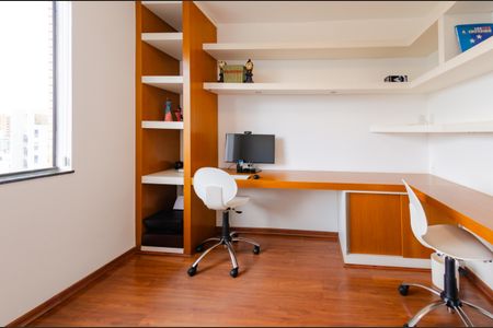 Apartamento à venda com 260m², 5 quartos e 3 vagasQuarto 2