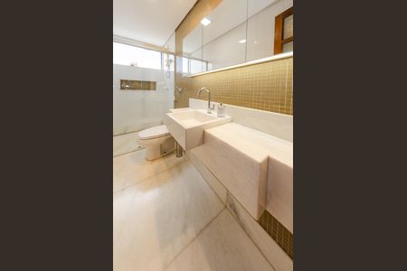 Apartamento à venda com 260m², 5 quartos e 3 vagasBanheiro social