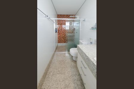 Apartamento à venda com 260m², 5 quartos e 3 vagasBanheiro suíte 2