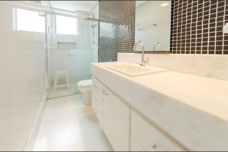 Apartamento à venda com 260m², 5 quartos e 3 vagasBanheiro suíte 3