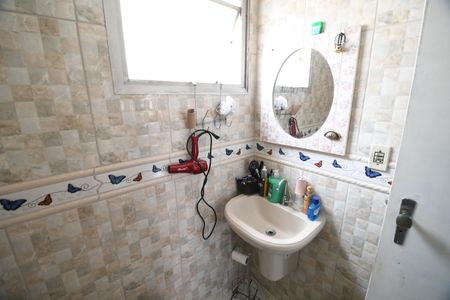 Banheiro de apartamento à venda com 1 quarto, 55m² em Centro, Campinas