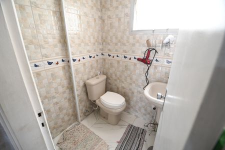 Banheiro de apartamento à venda com 1 quarto, 55m² em Centro, Campinas