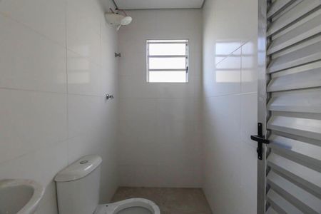Banheiro de casa para alugar com 1 quarto, 80m² em Vila Ester, São Paulo
