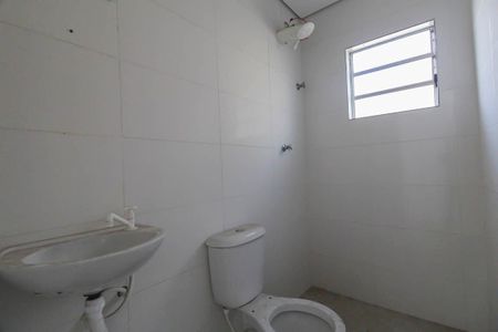 Banheiro de casa para alugar com 1 quarto, 80m² em Vila Ester, São Paulo