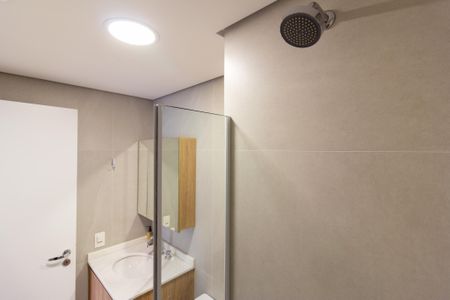 Apartamento para alugar com 70m², 2 quartos e 1 vaga Apartamento para alugar com 70m², 2 quartos e 1 vagaBanheiro da Suíte