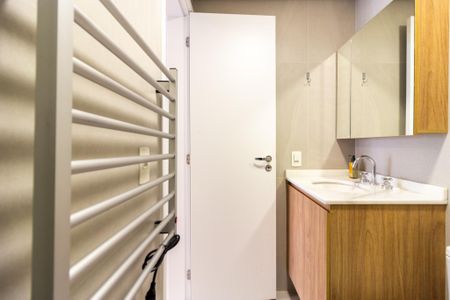 Apartamento para alugar com 70m², 2 quartos e 1 vaga Apartamento para alugar com 70m², 2 quartos e 1 vagaBanheiro da Suíte