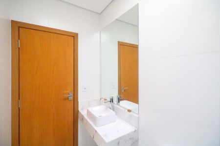 Casa à venda com 300m², 3 quartos e 2 vagasBanheiro da Suíte 2