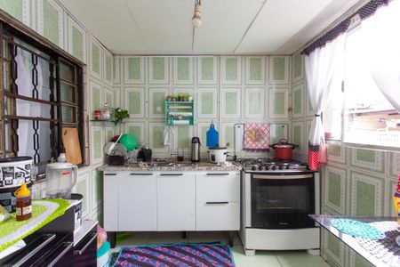 Casa à venda com 80m², 2 quartos e 2 vagasCozinha 