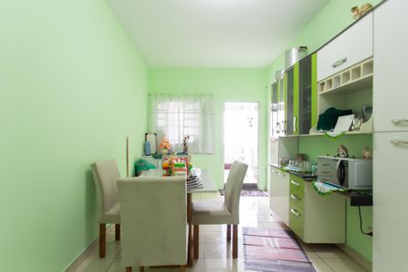 Casa à venda com 80m², 2 quartos e 2 vagasCozinha 