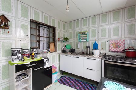 Casa à venda com 80m², 2 quartos e 2 vagasCozinha 