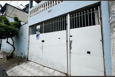 Casa à venda com 80m², 2 quartos e 2 vagasFachada 