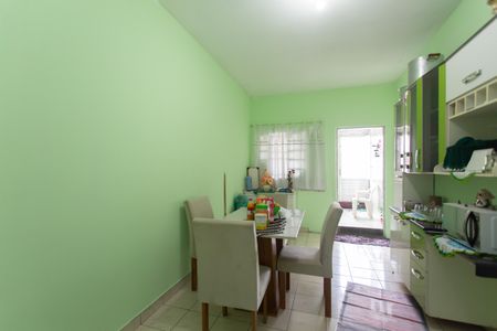 Casa à venda com 80m², 2 quartos e 2 vagasCozinha 