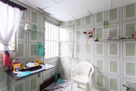 Casa à venda com 80m², 2 quartos e 2 vagasCozinha 