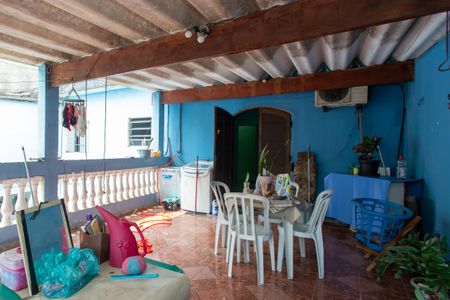 Casa à venda com 80m², 2 quartos e 2 vagasVaranda do Quarto 1 