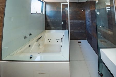 Apartamento à venda com 260m², 4 quartos e 2 vagasBanheiro do Quarto 4