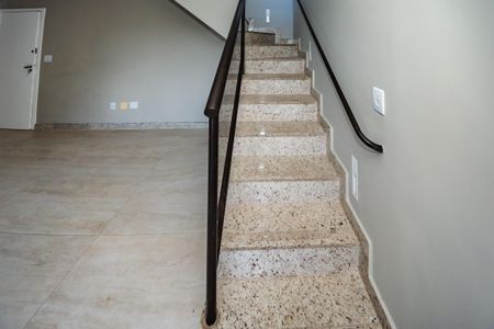 Apartamento à venda com 260m², 4 quartos e 2 vagasEscada