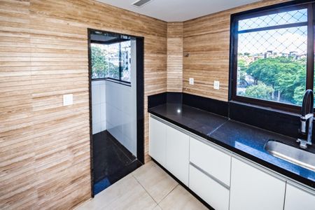 Apartamento à venda com 260m², 4 quartos e 2 vagasCozinha 