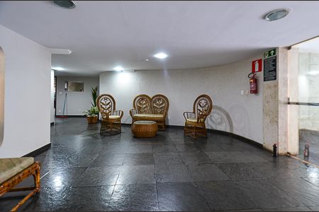 Apartamento à venda com 200m², 4 quartos e 2 vagas Apartamento à venda com 200m², 4 quartos e 2 vagasHall de entrada