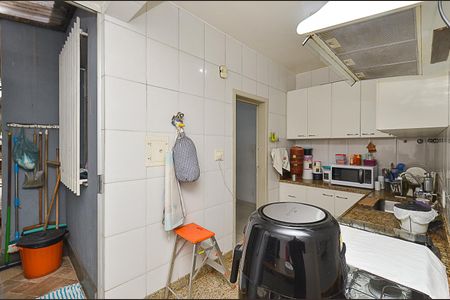 Apartamento à venda com 200m², 4 quartos e 2 vagas Apartamento à venda com 200m², 4 quartos e 2 vagasCozinha
