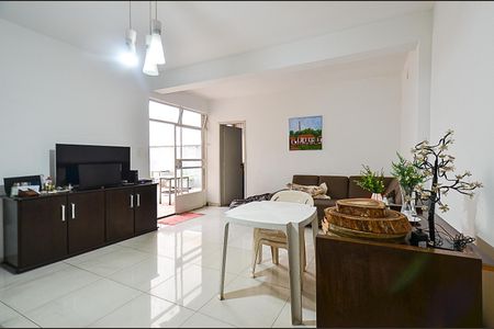 Apartamento à venda com 200m², 4 quartos e 2 vagas Apartamento à venda com 200m², 4 quartos e 2 vagasSala