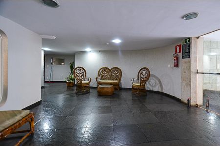 Apartamento à venda com 200m², 4 quartos e 2 vagas Apartamento à venda com 200m², 4 quartos e 2 vagasHall de entrada