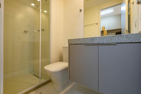 Banheiro de kitnet/studio para alugar com 1 quarto, 23m² em Sumaré, São Paulo