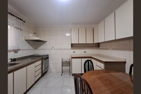 Casa à venda com 195m², 3 quartos e 4 vagas