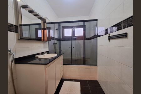 Casa à venda com 195m², 3 quartos e 4 vagas