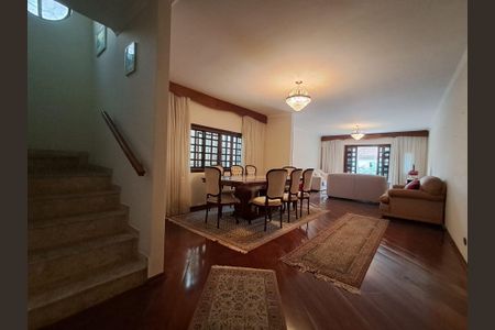 Casa à venda com 3 quartos, 195m² em Vila Ipojuca, São Paulo