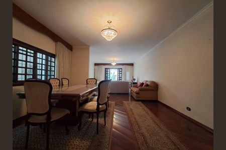 Casa à venda com 195m², 3 quartos e 4 vagas