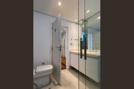 Apartamento à venda com 138m², 2 quartos e 1 vaga Apartamento à venda com 138m², 2 quartos e 1 vagaBanheiro da Suíte 2