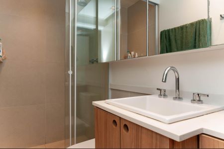 Apartamento para alugar com 65m², 2 quartos e 2 vagasBanheiro do quarto 2 Suíte