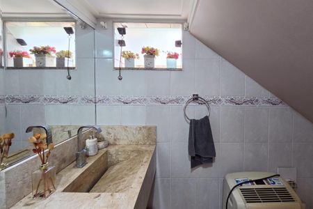 Casa à venda com 212m², 3 quartos e 6 vagasLavabo