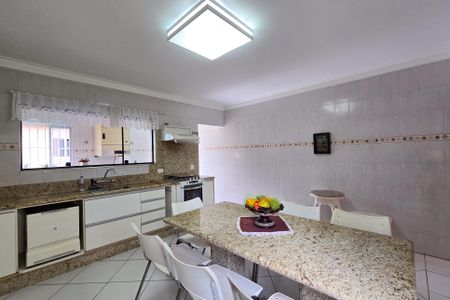 Casa à venda com 212m², 3 quartos e 6 vagasCozinha 